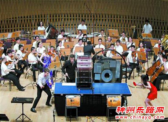 上海音乐节上乒乓球桌变换魔法 交响乐现场上演节拍大师