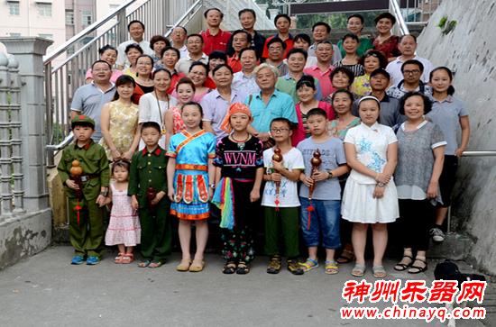 宜昌：葫芦丝走进大街小巷