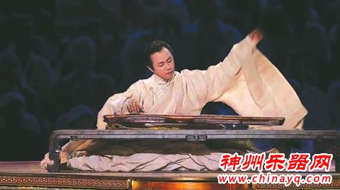 著名古琴表演艺术家陈雷激 展开古琴交流会