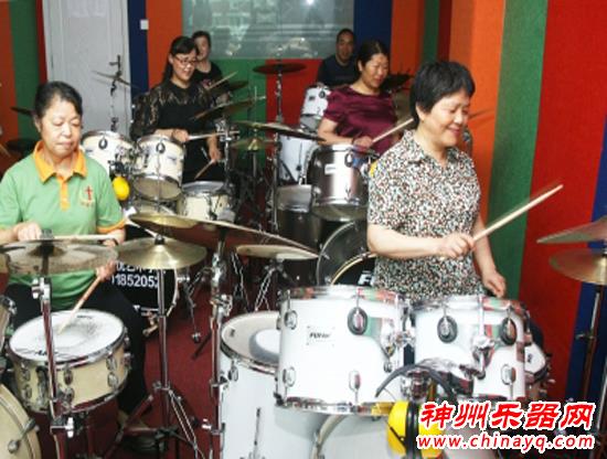 年龄不是问题！扬州有个爷爷奶奶架子鼓队