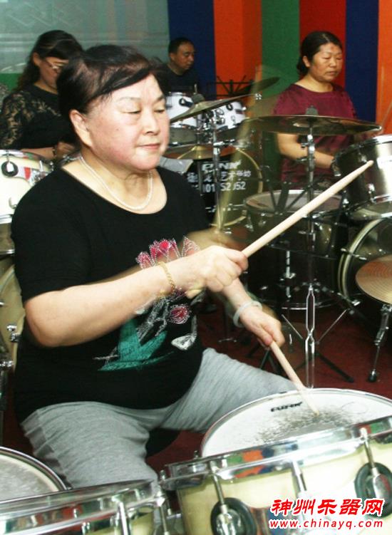 年龄不是问题！扬州有个爷爷奶奶架子鼓队