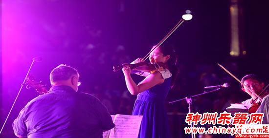 小提琴大师携手美国乐团共奏“梁祝”