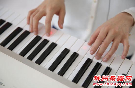 ONE智能钢琴正在Indiegogo众筹