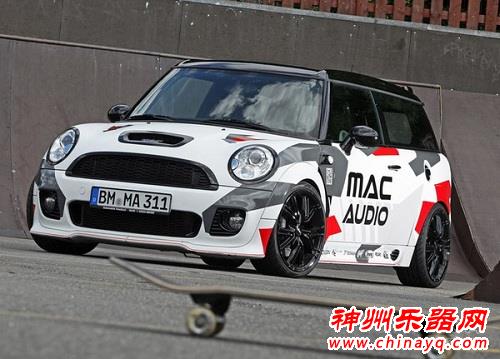 MINI CLUBMAN车变身音乐广场尽显奢华 让你大饱眼福