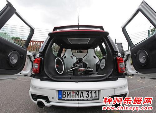 MINI CLUBMAN车变身音乐广场尽显奢华 让你大饱眼福