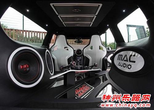 MINI CLUBMAN车变身音乐广场尽显奢华 让你大饱眼福