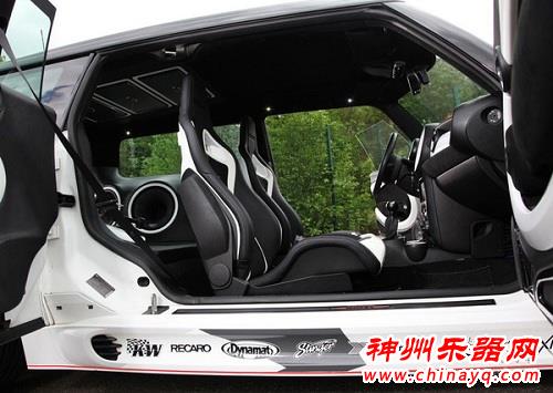 MINI CLUBMAN车变身音乐广场尽显奢华 让你大饱眼福