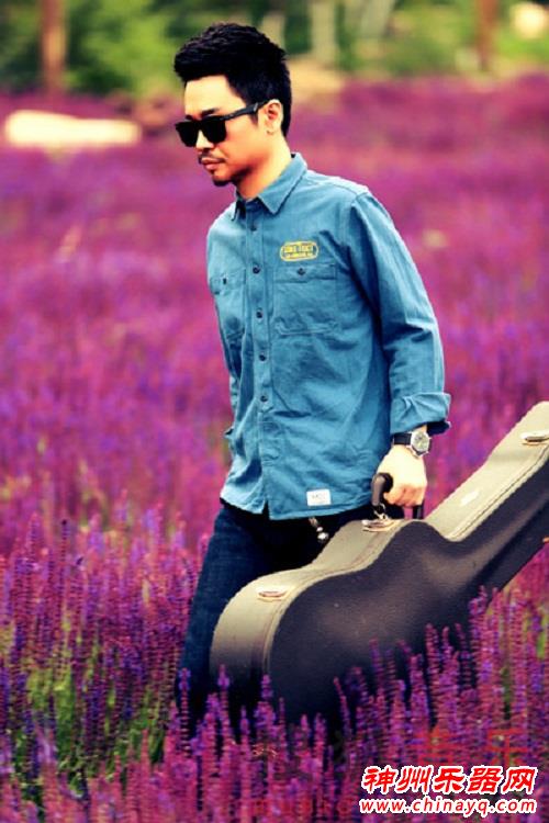 “吉他男神”李延亮 一个人的旅途