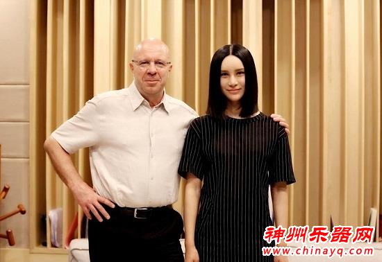 尚雯婕签约世界钢琴大师尚•马龙 跨界合创电子大碟