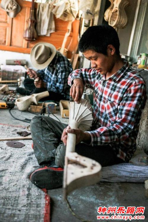 西藏的传统乐器——扎念（图）