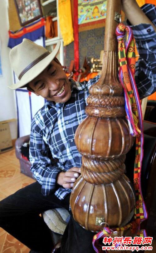 西藏的传统乐器——扎念（图）