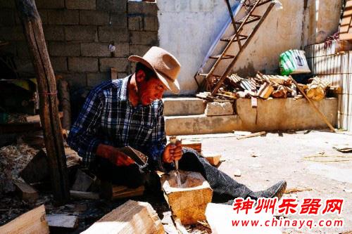 西藏的传统乐器——扎念（图）