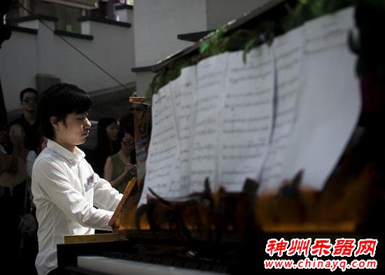 街头钢琴艺术活动登陆香港