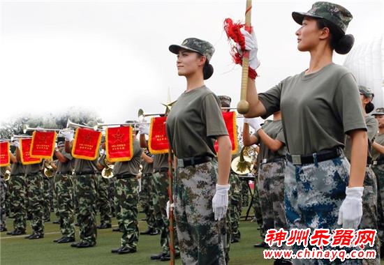 探访阅兵基地 军乐队鼓乐齐鸣气势如虹