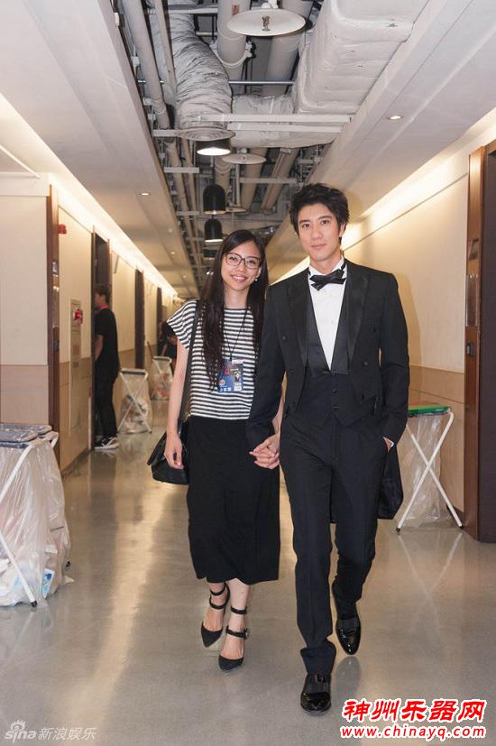 王力宏小提琴伴奏献艺不献声 携爱妻看江蕙演唱会（图）