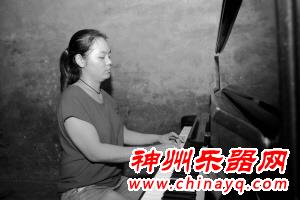 钢琴老师转行养羊玩“私人订制”