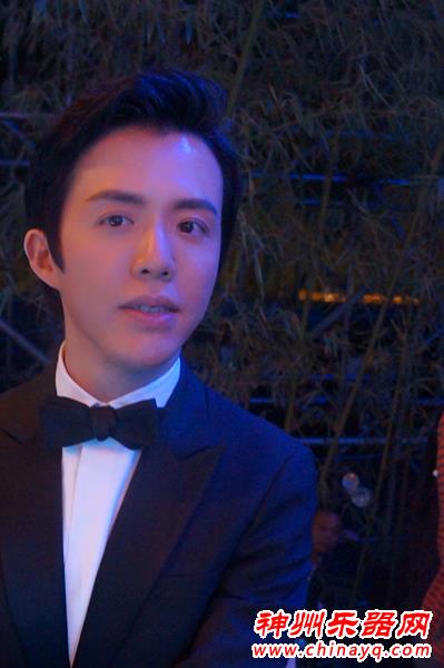 钢琴男神变“屏霸”：李云迪三曲贺中秋
