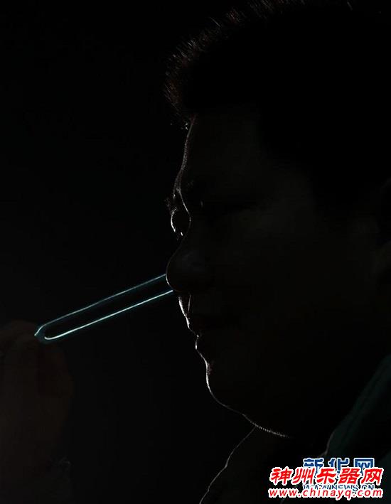 看钢琴医生如何给钢琴“治病”