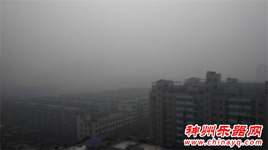 活在灰蒙蒙的世界里 12月19日郑州雾霾爆表