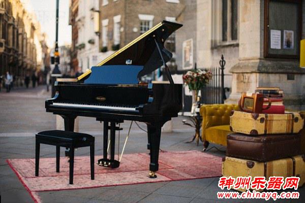 英国公司设计智能钢琴：可自行伴奏