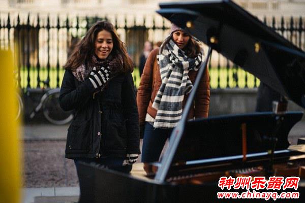 英国公司设计智能钢琴：可自行伴奏