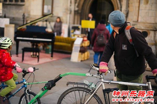 英国公司设计智能钢琴：可自行伴奏