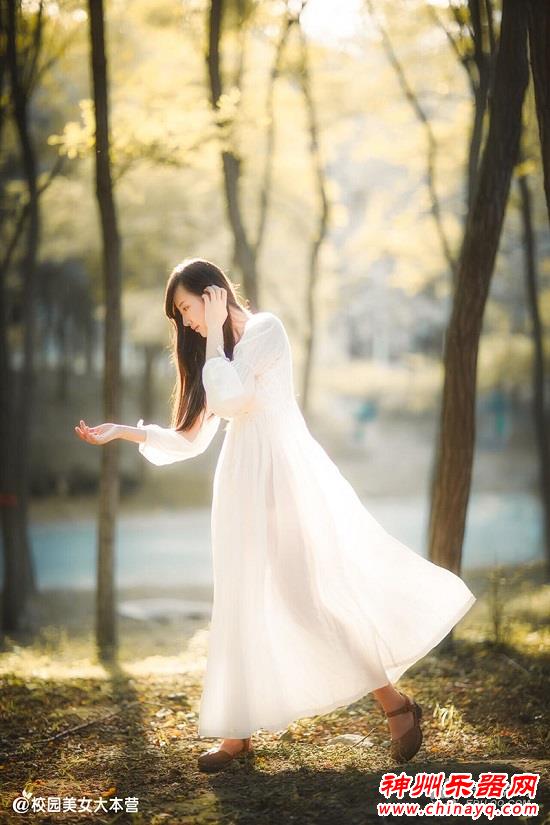 艺考生原源技能逆天 同时演奏多种乐器（图）