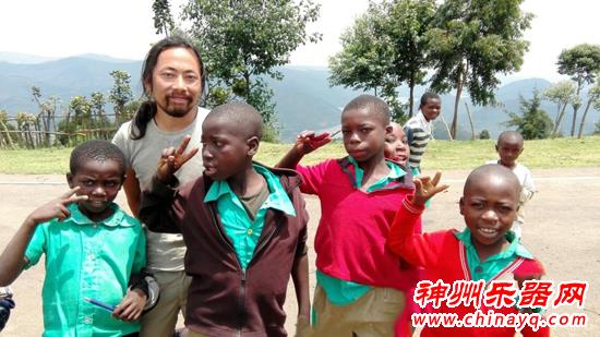 瑞金小伙朱志文 单车、吉他走天涯