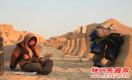 瑞金小伙朱志文 单车、吉他走天涯