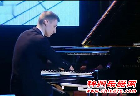 挑战不可能的中外钢琴演奏师