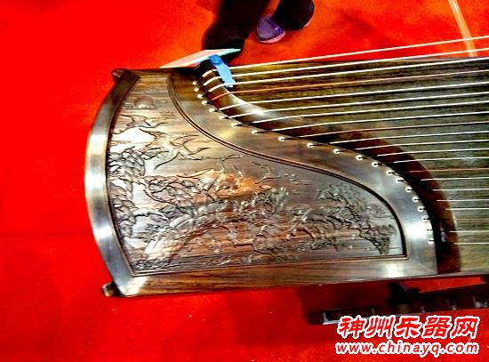 百家筝鸣 广州乐器展上的古筝