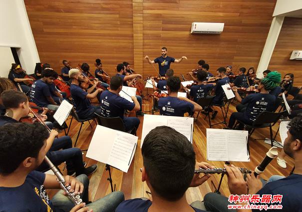 贫民窟飘出的交响乐