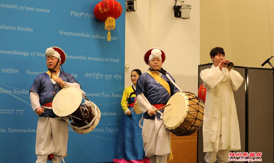 IMF举行春节联欢会