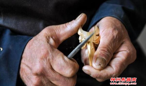 琴声悠扬——探访“中国新疆民族乐器村”