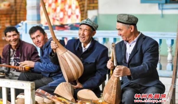 琴声悠扬——探访“中国新疆民族乐器村”