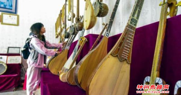 琴声悠扬——探访“中国新疆民族乐器村”