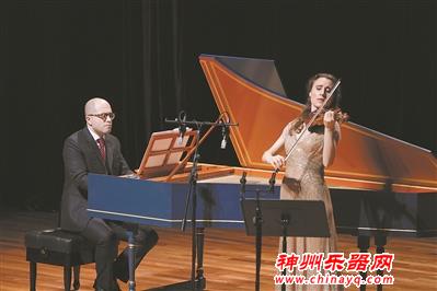 羽管键琴和小提琴对话