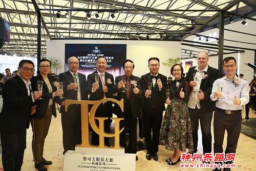 钢琴家安天旭签约“长江钢琴艺术家”