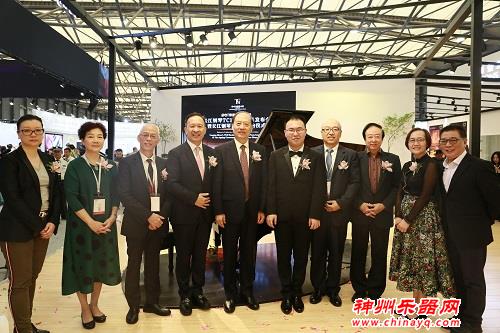 钢琴家安天旭签约“长江钢琴艺术家”