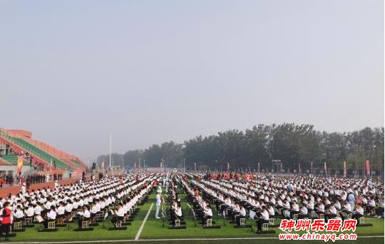 2000余把二胡合奏《我和我的祖国》挑战吉尼斯纪录