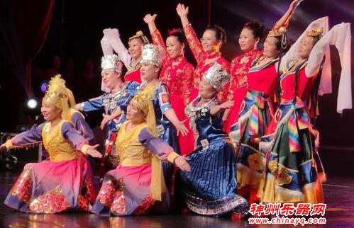 以文艺表演为祖国生日献上最美祝福