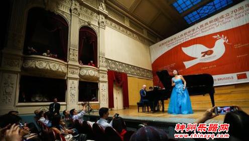 以文艺表演为祖国生日献上最美祝福