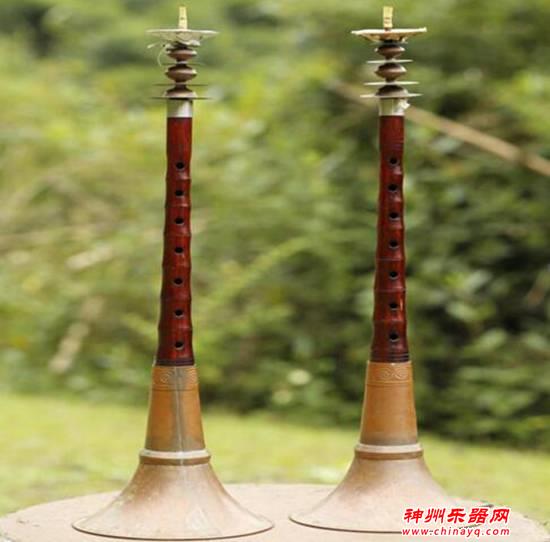 下坝岩底苗族长竹舞