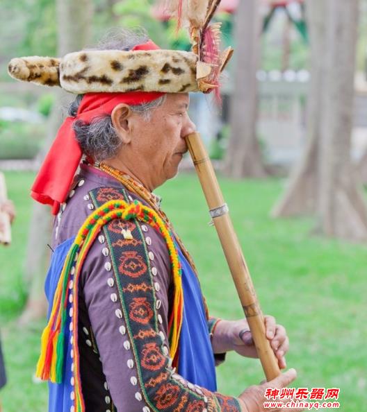 用鼻子吹的乐器 一直类似箫的乐器