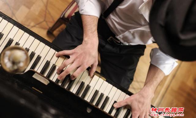 如何比较维瓦尔第《四季》与贝多芬《英雄》交响曲？