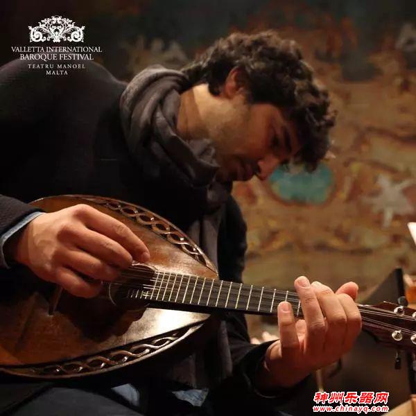 甚至到了最后,avi avital已经可以用曼陀铃演奏所有的小提琴曲.