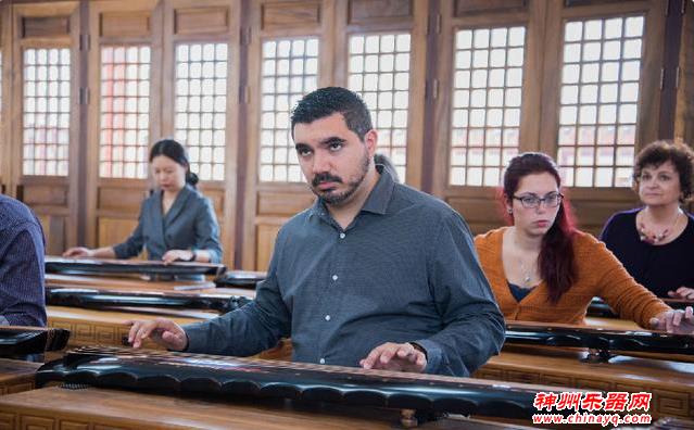 马耳他大学孔子学院教育官员团到访龙人古琴