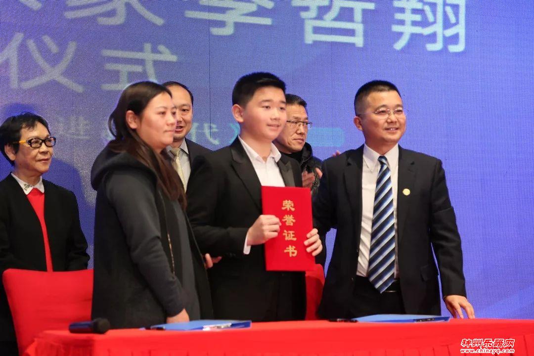 星海钢琴集团将推“冼”“星”“海”三大新品钢琴