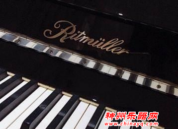 钢琴大牌相比较，究竟选哪个？