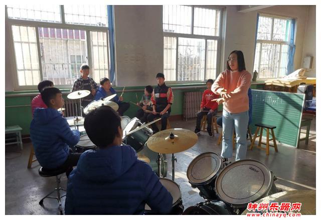 铿锵爵士鼓传导向上的生命律动